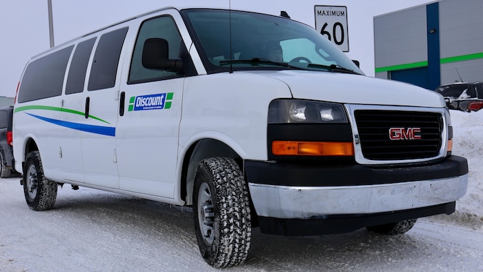 Quebec songe a autoriser les fourgonnettes 15 passagers pour le parascolaire Radio Canada