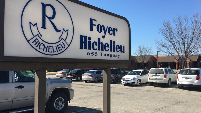 Enseigne du Foyer Richelieu.