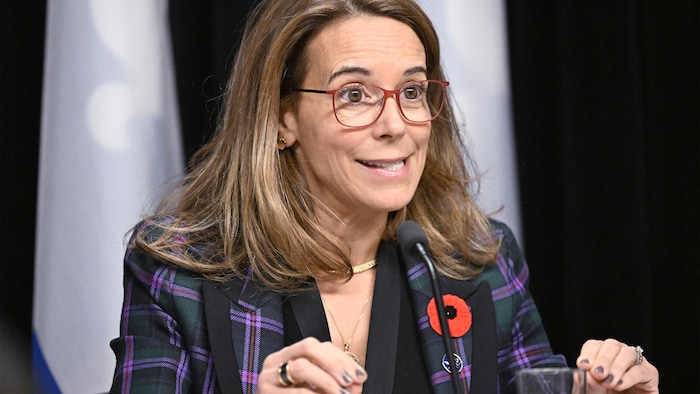France-Élaine Duranceau en conférence de presse.