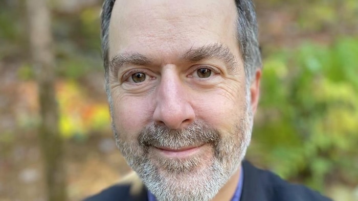 Le directeur de la Direction des services professionnels, de l'enseignement universitaire et de la pertinence clinique, Dr François Aumond.