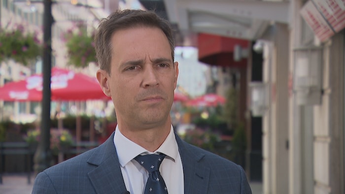 François Desmarais en entrevue.