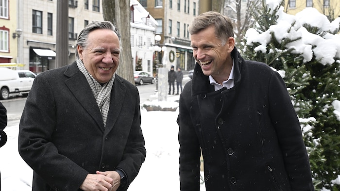 François Legault et Bruno Marchand dehors à Québec.