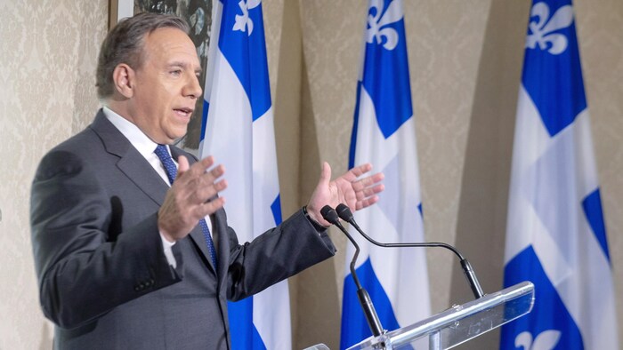 François Legault s’adresse aux médias au lendemain de la victoire de son parti aux élections québécoises.