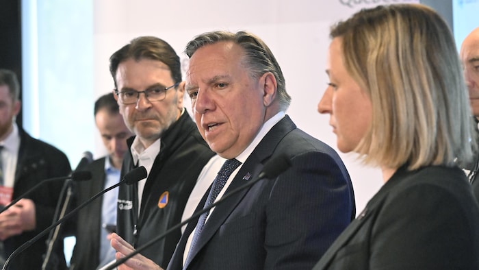 Les trois élus en point de presse.