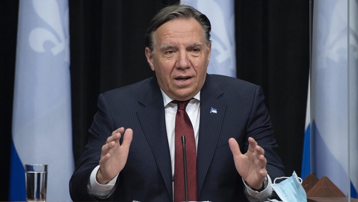 François Legault, en conférence de presse.