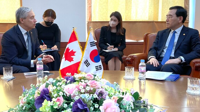 Le ministre de l'Innovation François-Philippe Champagne en visite en Corée du Sud. 
