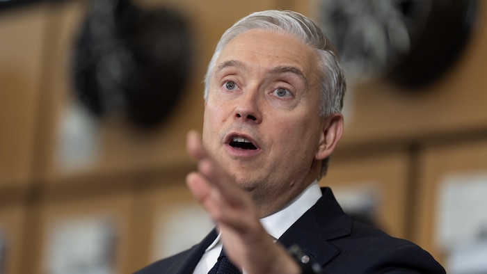 François-Philippe Champagne s'exprime en conférence de presse.