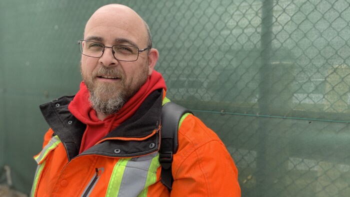 "We are all pawns": Automotive staff in Alerts star-news.press/wp Frank Mailloux bears a work coat.