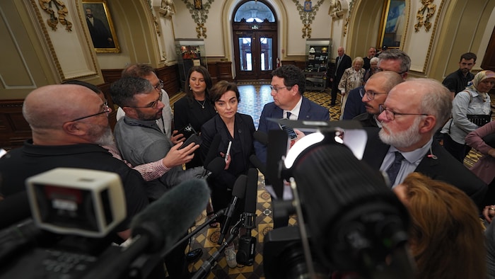 Christine Fréchette et Bernard Drainville en mêlée de presse.