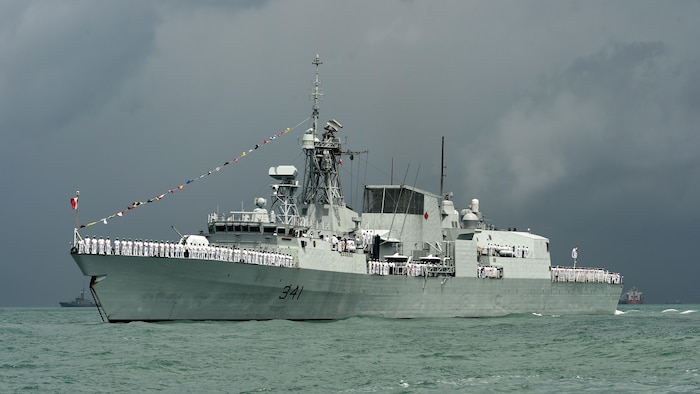 La frégate canadienne NCSM Ottawa lors d'un déploiement au large de Singapour.