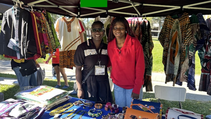 Kiosques de vêtements et d’artisanat africains au French Fest à Sudbury
