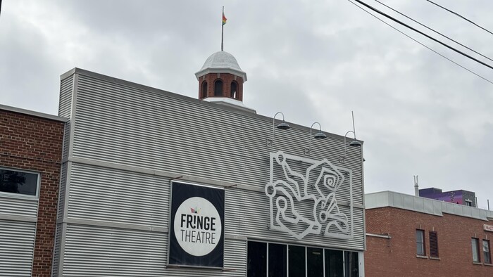 La façade du théâtre Fringe.