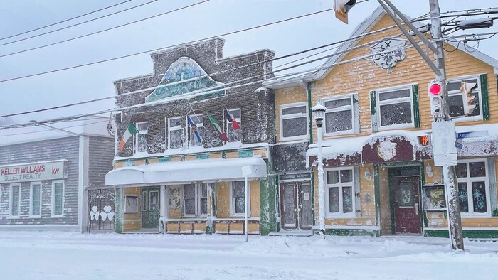 Des maisons du centre-ville de Kentville sous la neige.