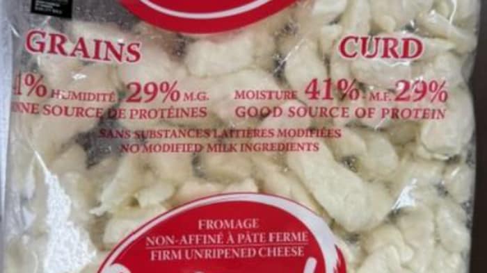 Du fromage cheddar en grains de la Laiterie Coaticook.