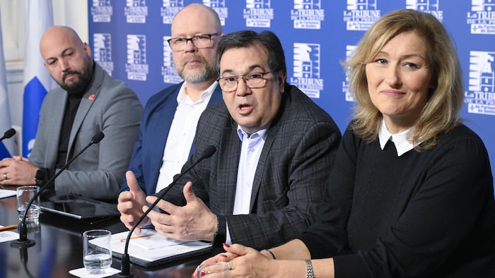  le président de la CSQ, Éric Gingras; le président de l'APTS, Robert Comeau; le premier vice-président de la CSN, François Enault; et la présidente de la FTQ, Magali Picard.