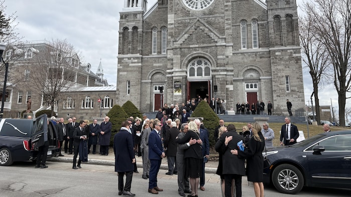 Funérailles de Rodger Brulotte à l'église Sainte-Thérèse-d'Avila à Sainte-Thérèse.