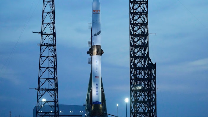 Une fusée Blue Origin avant un décollage.