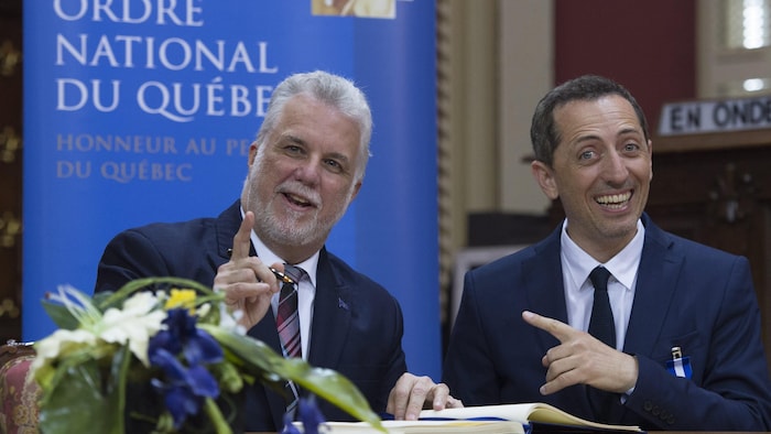 Le premier ministre Philippe Couillard et l'humoriste Gad Elmaleh 