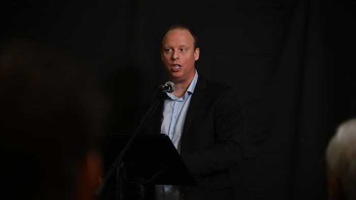 Gaétan Lanteigne a mené une consultation publique sur l'état du réseau cellulaire dans la Péninsule acadienne. Il a présenté ses résultats à Pokemouche, le 20 octobre 2026.