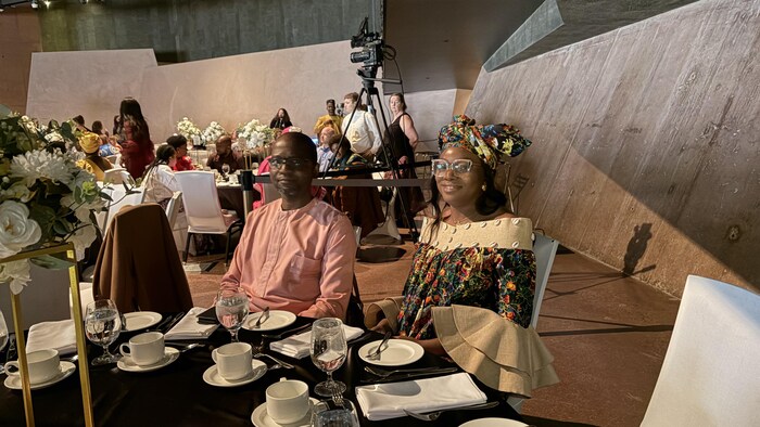 Jacqueline Ebouba Onya Épouse Vondou et son mari en tenues traditionnelles camerounaises.