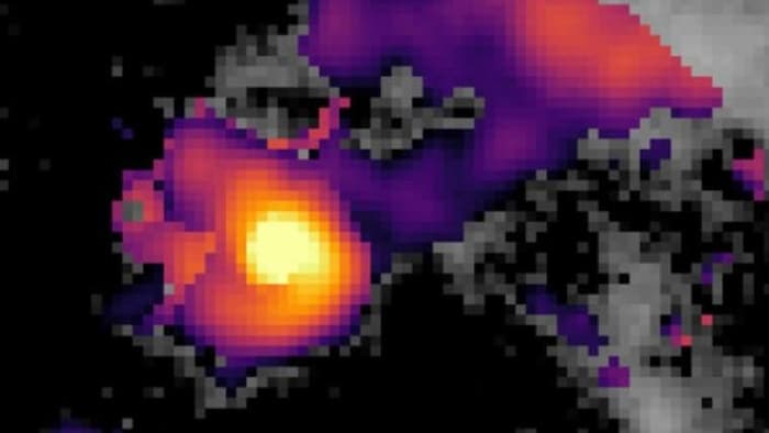 Un gros plan du centre de la galaxie NGC 4696 autour de son trou noir supermassif. 