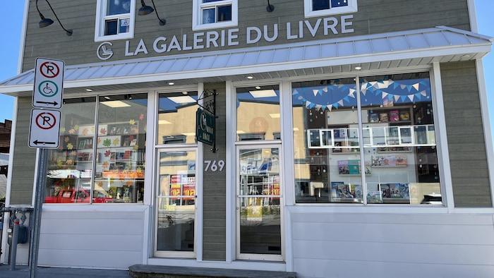 La façade de la librairie La Galerie du livre.