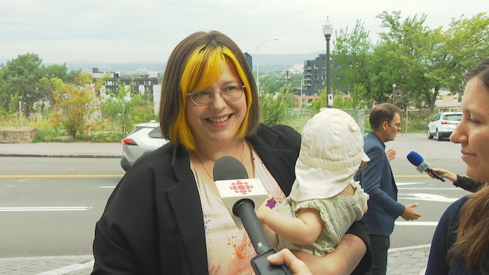 Cyndie Caron, dont le retour au travail est imminent, devra, faute d'une place en CPE, recommencer le boulot à temps partiel.