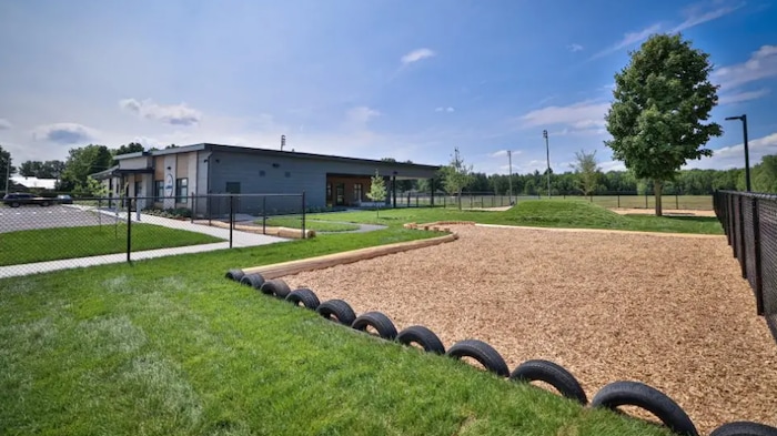 Le terrain de la garderie Les Petits M, financée par Machinex.