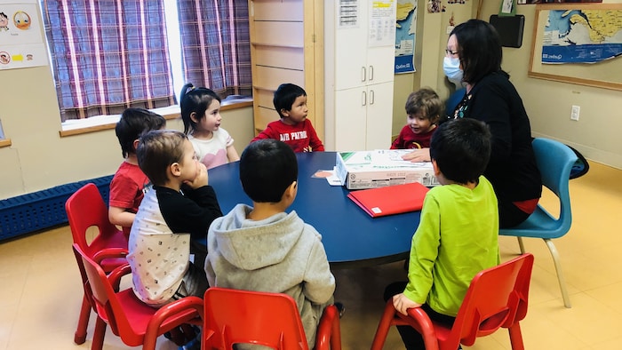 Des enfants de la garderie Abinodjic-Miguam à Val-d’Or.