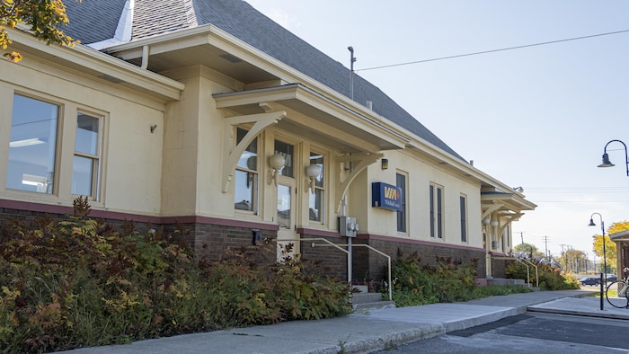 Façade de la gare.