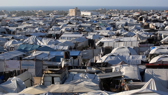 Un camp de fortune accueille des Palestiniens déplacés à Khan Younès, dans le sud de la bande de Gaza, le 10 avril 2026. 