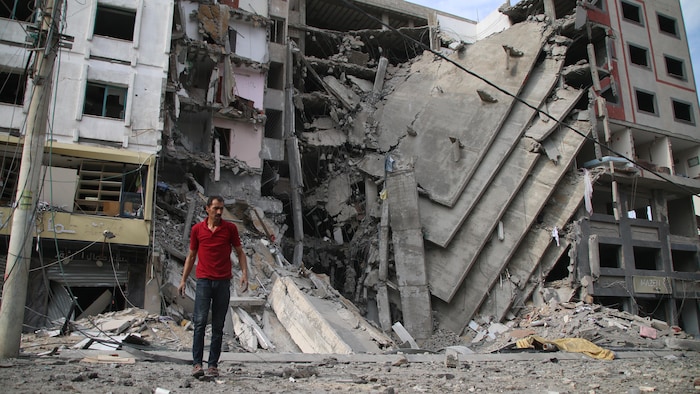 من آثار القصف الإسرائيلي على قطاع غزة بعد هجوم حماس يوم السبت.