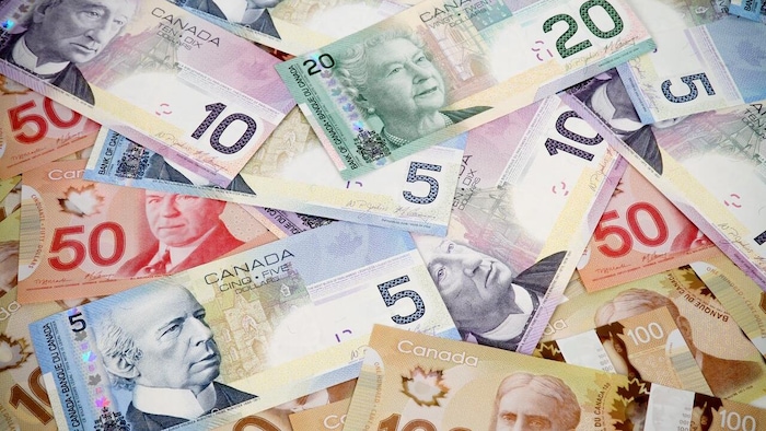أوراق نقدية كندية.