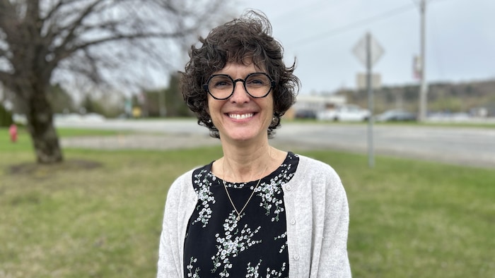 Geneviève Giasson sourit à la caméra.