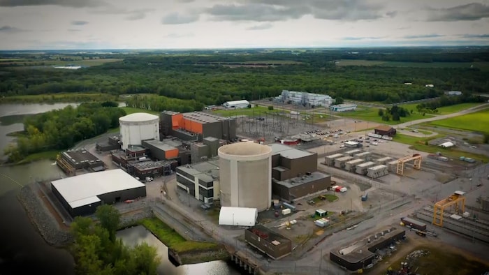 Deux centrales nucléaires.