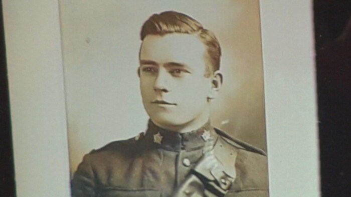 George Hambley en uniforme dans une photo d'époque.