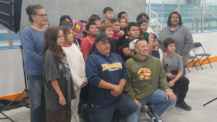 Un groupe de jeunes avec GSP.