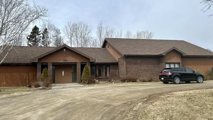 L'extérieur du centre communautaire.