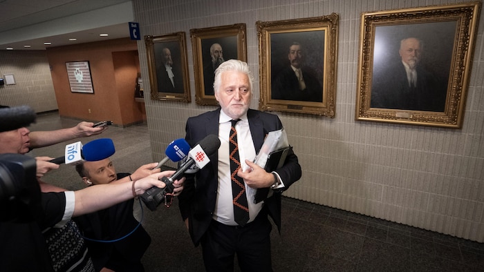 Gilbert Rozon denies having violated his ex-Belle-sister, but says he has exchanged a kiss Gilbert Rozon denies having violated his ex-Belle-sister, but says he has exchanged a kiss