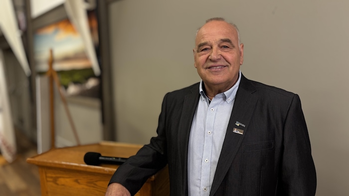 Gilles A. Michaud lors d'une annonce pour le quai Taché.