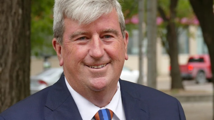 Glen Murray à l'extérieur.