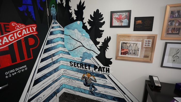 Une murale en homme à Chanie Wenjack.