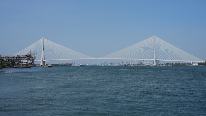 Vue du pont international Gordie-Howe depuis rivière Rouge, dans le Michigan, le 14 juillet 2026.