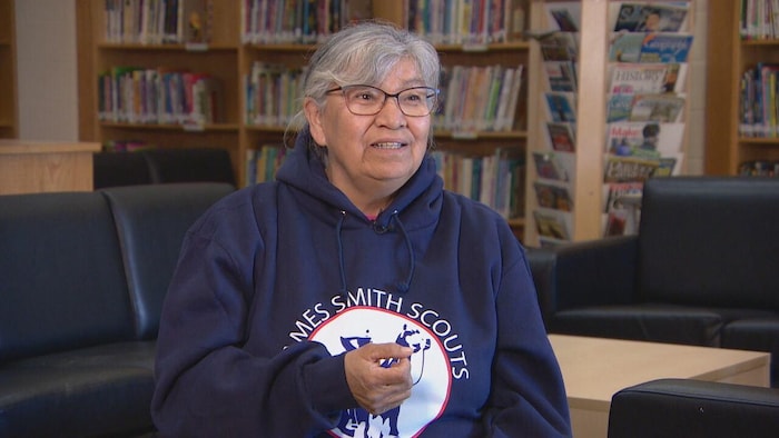Brenda Connie Stonestand de la Première Nation crie James Smith en Saskatchewan.