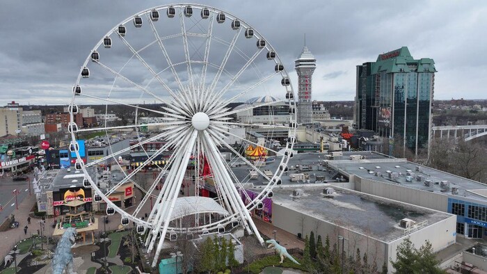 La grande roue de Niagara Falls.