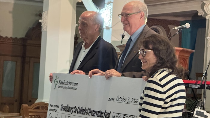 Remise officielle du don de 100 586,16 $ consenti par Keith et Rosemarie Brown au Fonds de préservation de la cocathédrale de Gravelbourg, le 3 octobre 2026