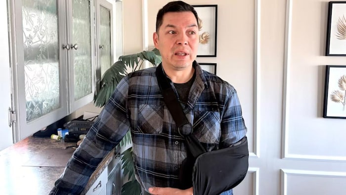 L'artiste cri Jarrid Poitras.