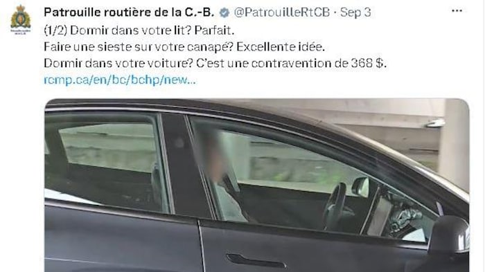 Un message publié sur X sur le compte de la Patrouille routière de la Colombie-Britannique dénonce les conducteurs de voitures autonomes endormis au volant.