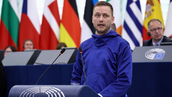 Jens-Frederik Nielsen s'adresse aux députés européens lors d'une séance au parlement européen à Strasbourg.