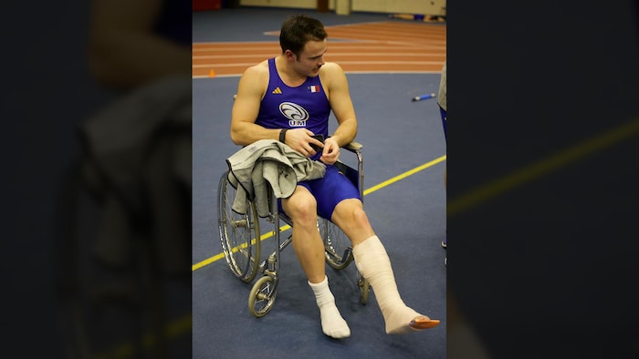 Guillaume Basque en fauteuil roulant.